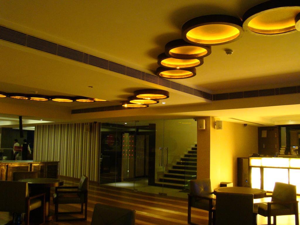 The Madison Hotel New Delhi Exterior photo