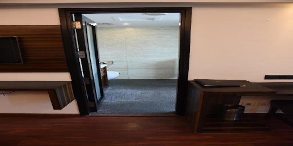 The Madison Hotel New Delhi Exterior photo