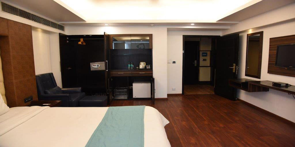 The Madison Hotel New Delhi Exterior photo